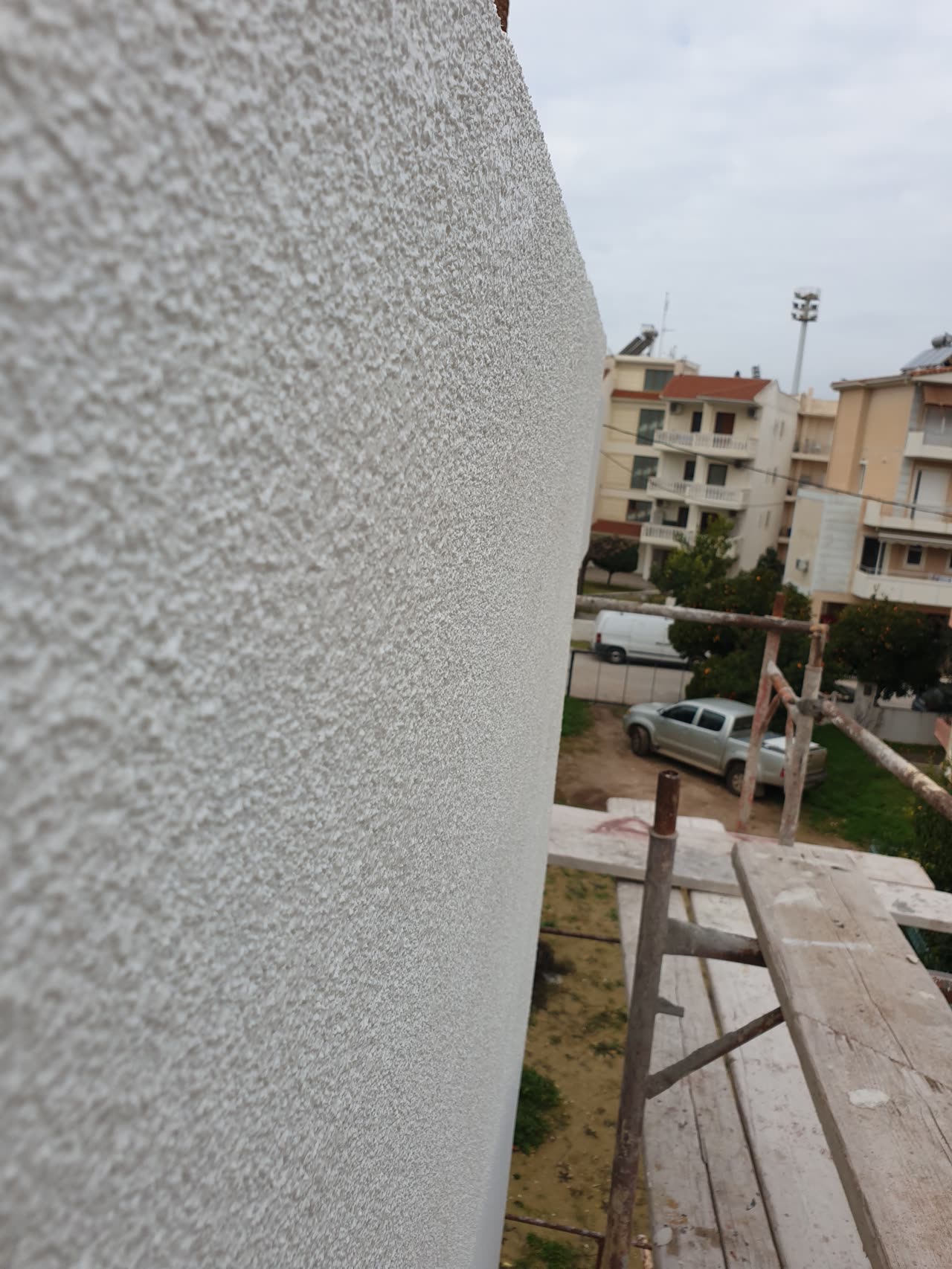 Λεπτομέρεια τελικής στρώσης — ακρυλικός σοβάς με χαλαζία
