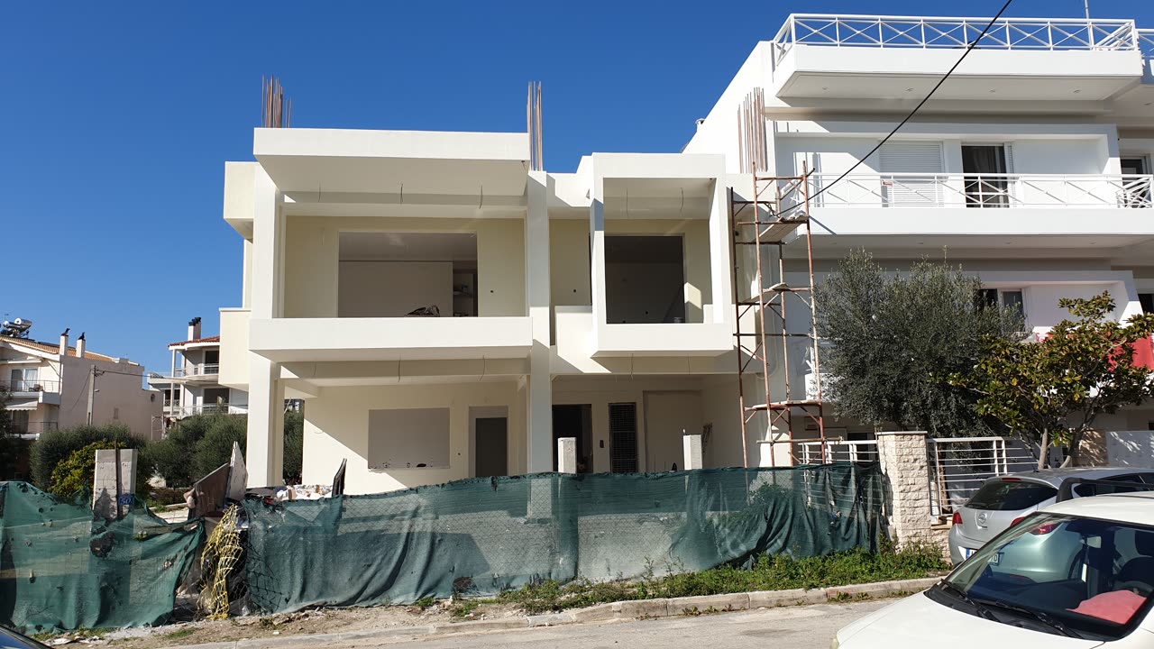 Η δυτική όψη στο τελικό της χρώμα